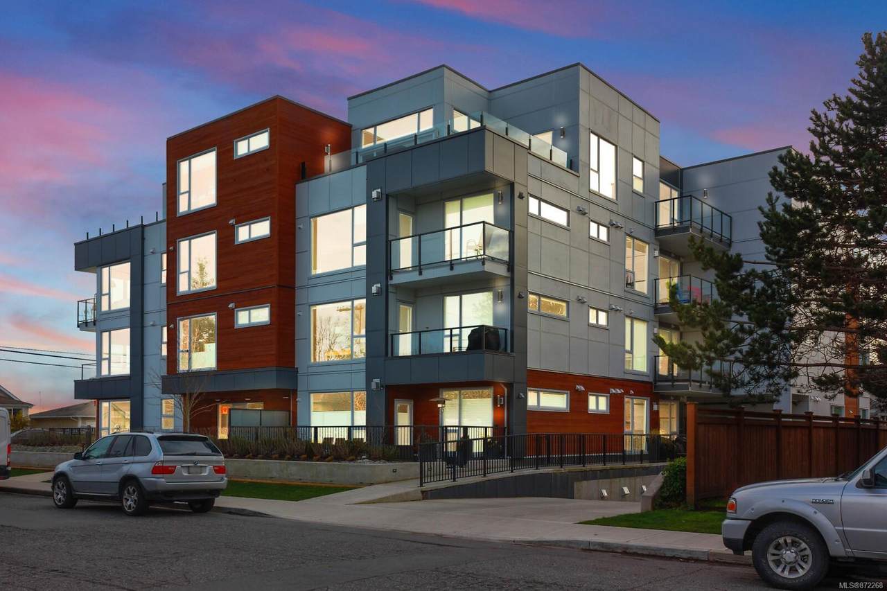2447 Henry Ave - Photo 1