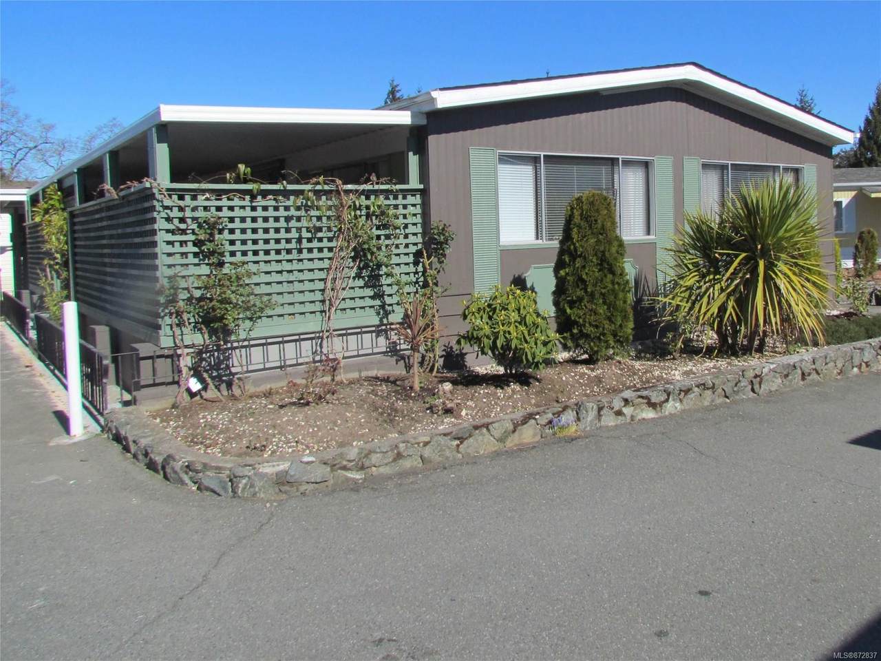 1393 Craigflower Rd - Photo 1