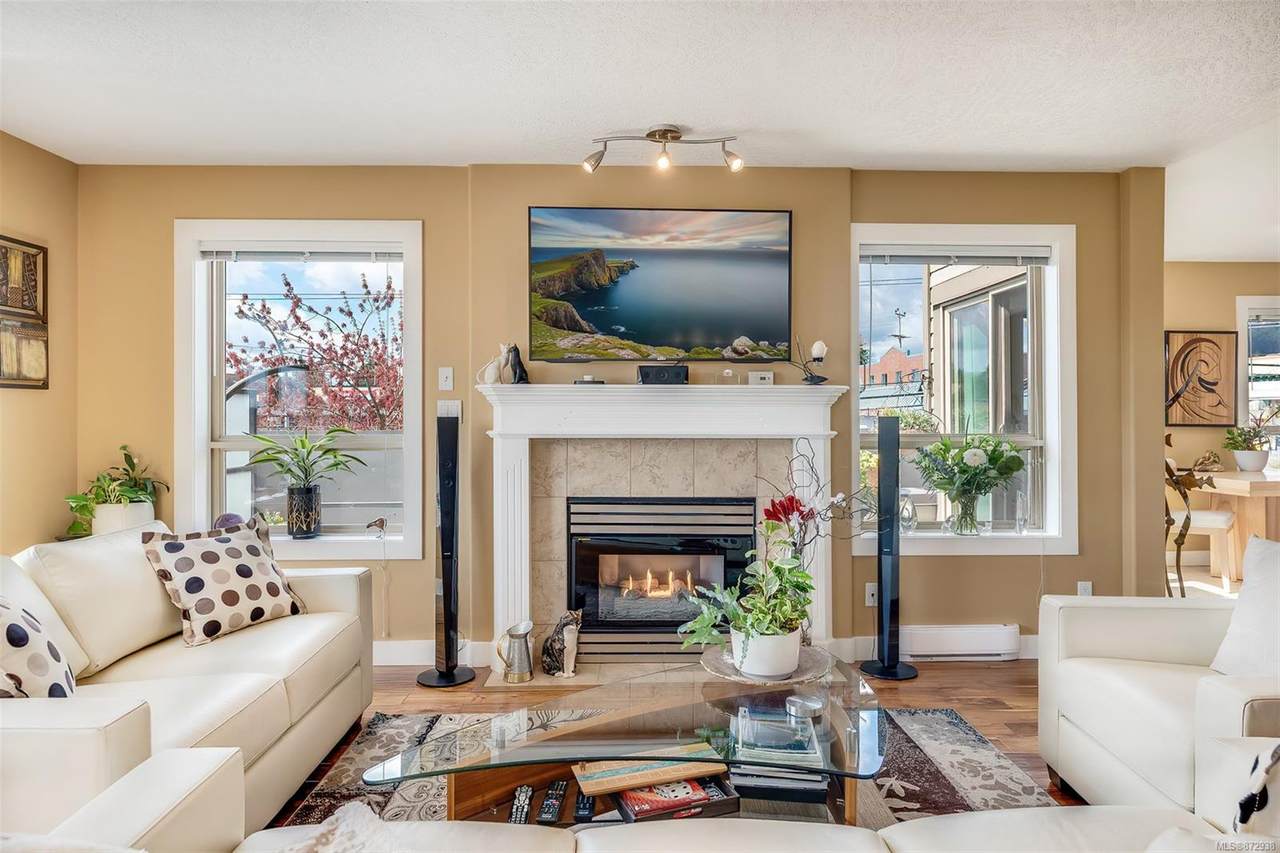 7851 East Saanich Rd - Photo 1