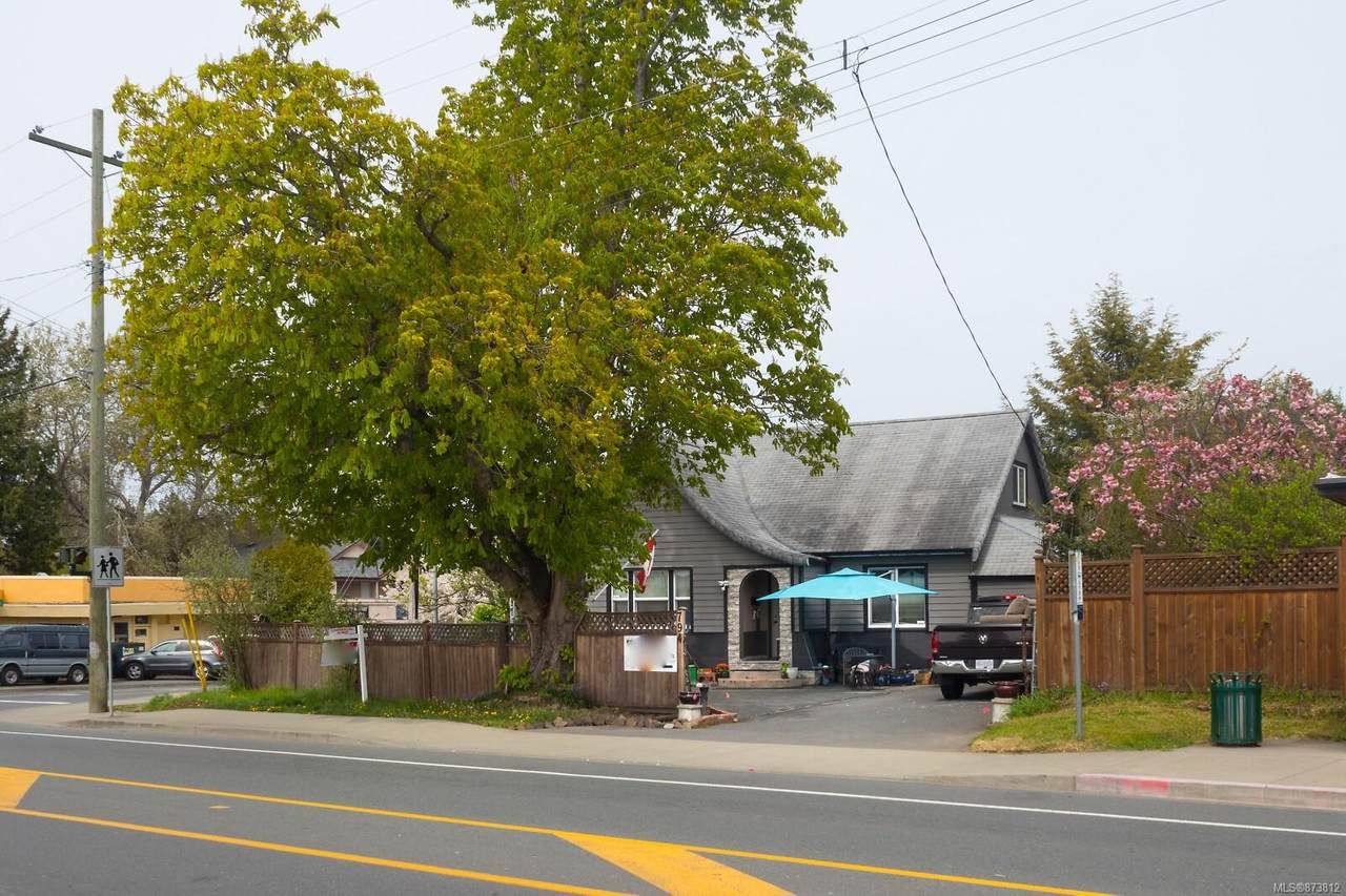 794 Burnside Rd - Photo 1