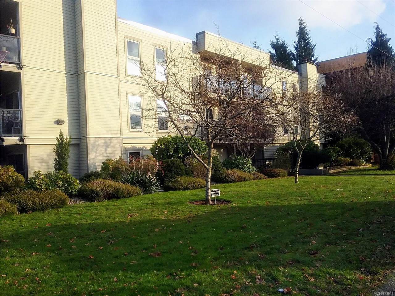160 Vancouver Ave - Photo 1