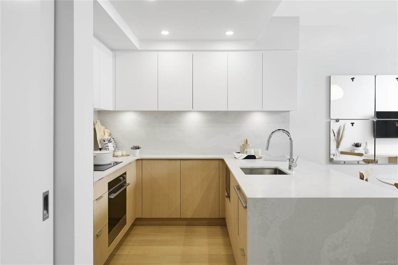 1100 Yates St - Photo 1