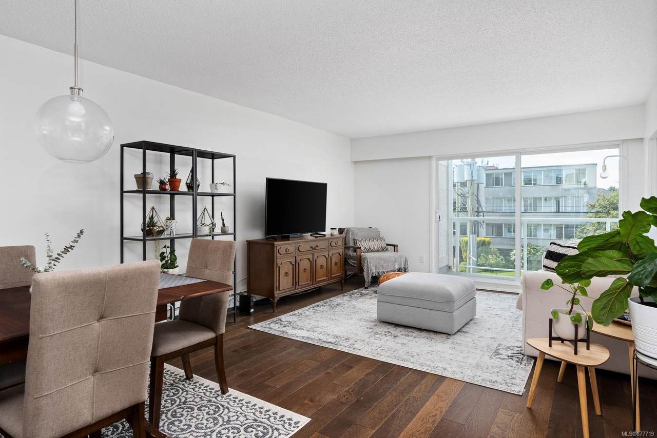 1040 Rockland Ave - Photo 1