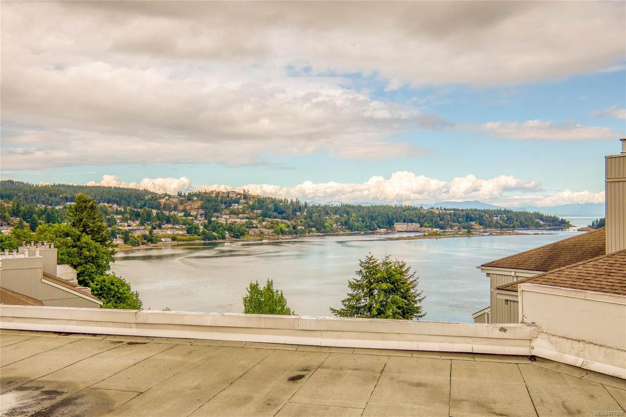 2560 Departure Bay Rd - Photo 1