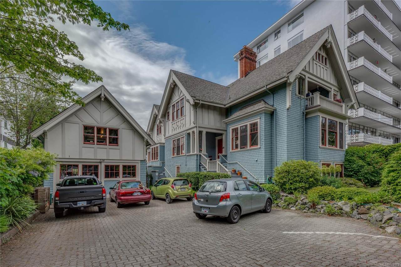 228 Douglas St - Photo 1