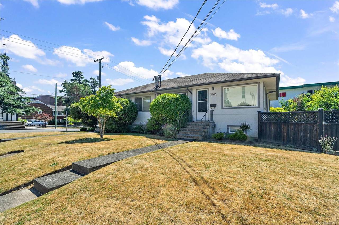 1384 St. Paul's Pl - Photo 1