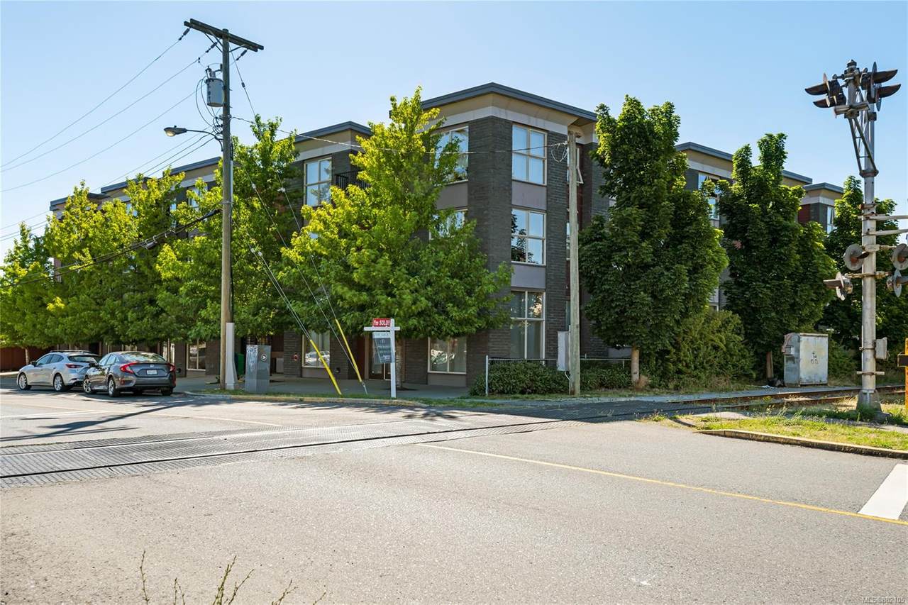 555 Franklyn St - Photo 1