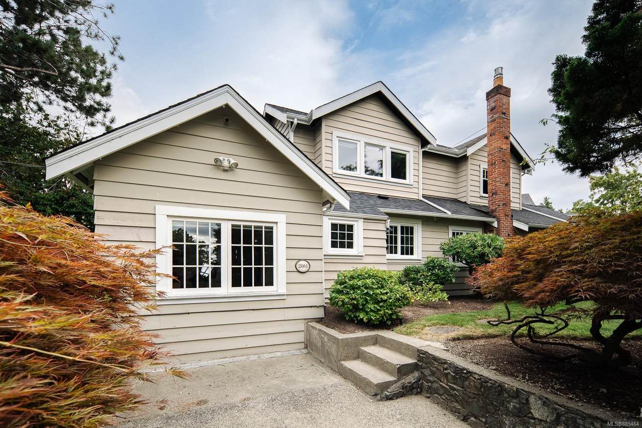 2861 Cadboro Bay Rd - Photo 1