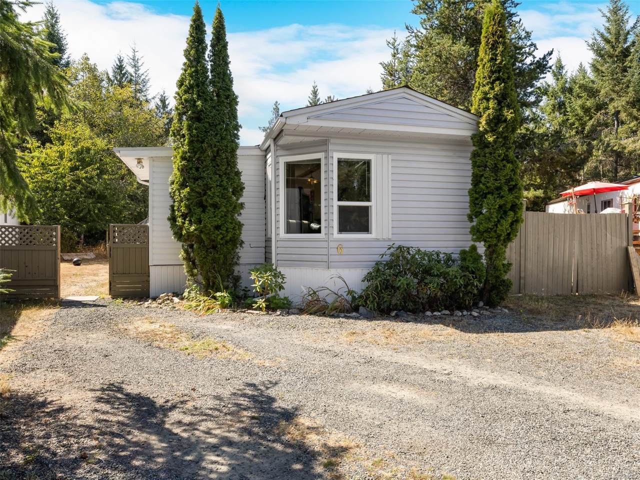 2130 Errington Rd - Photo 1