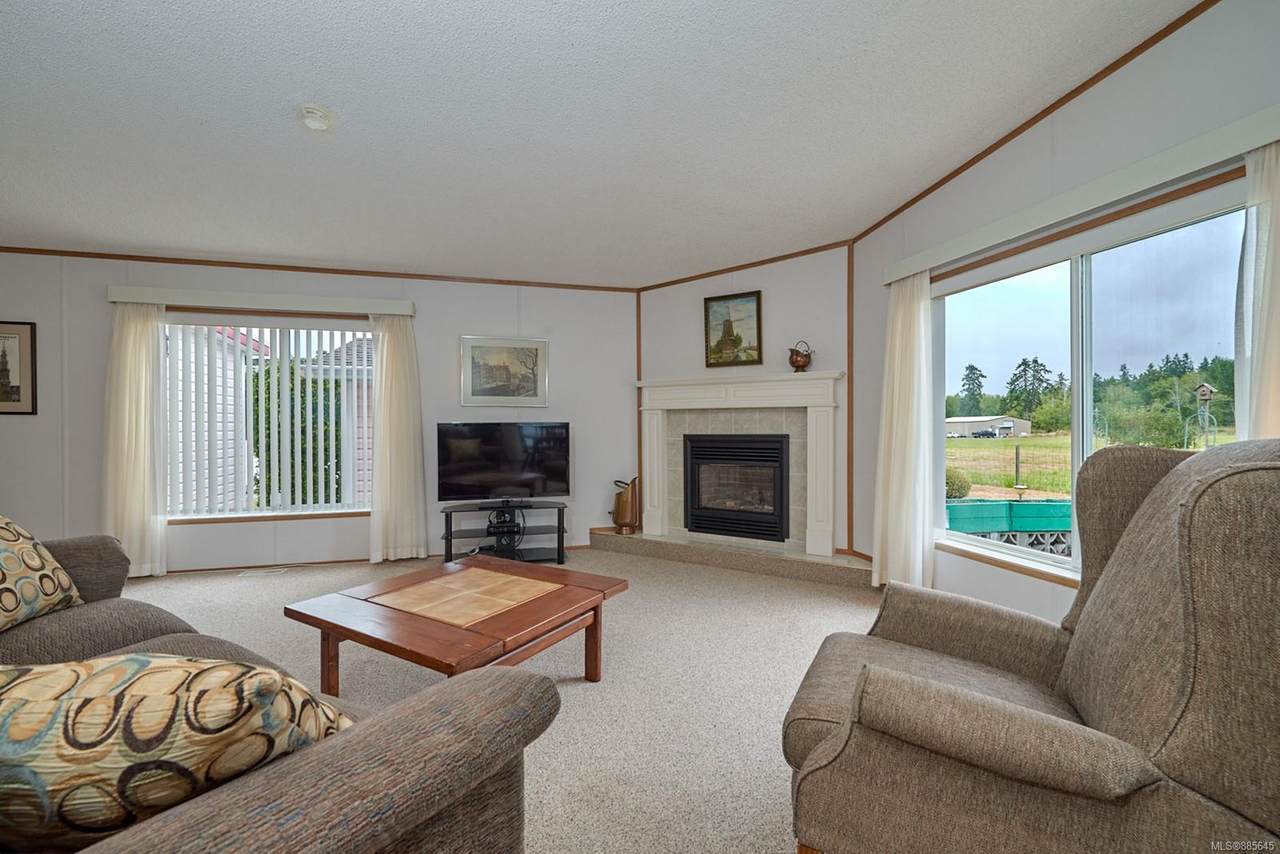 450 Stanford Ave - Photo 1