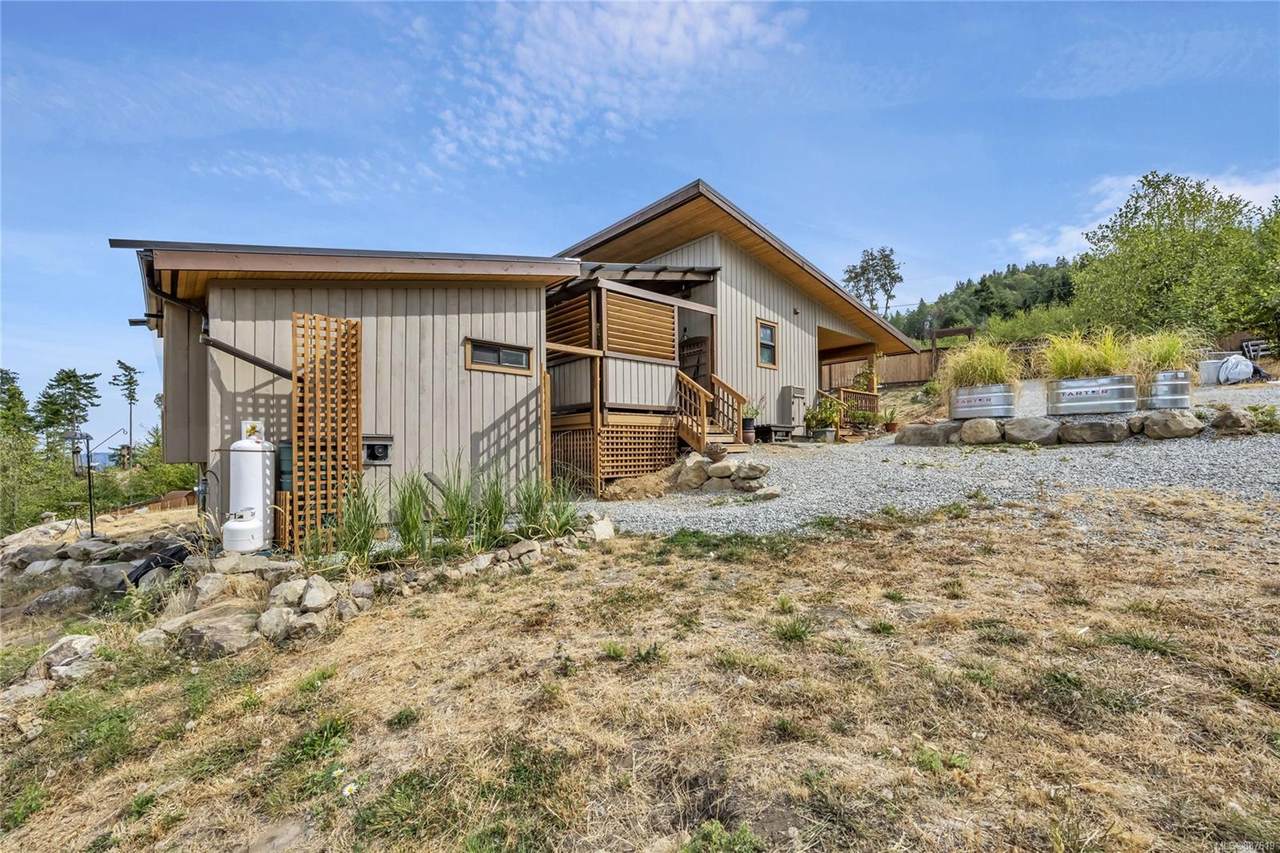 121 Northern Way - Photo 1