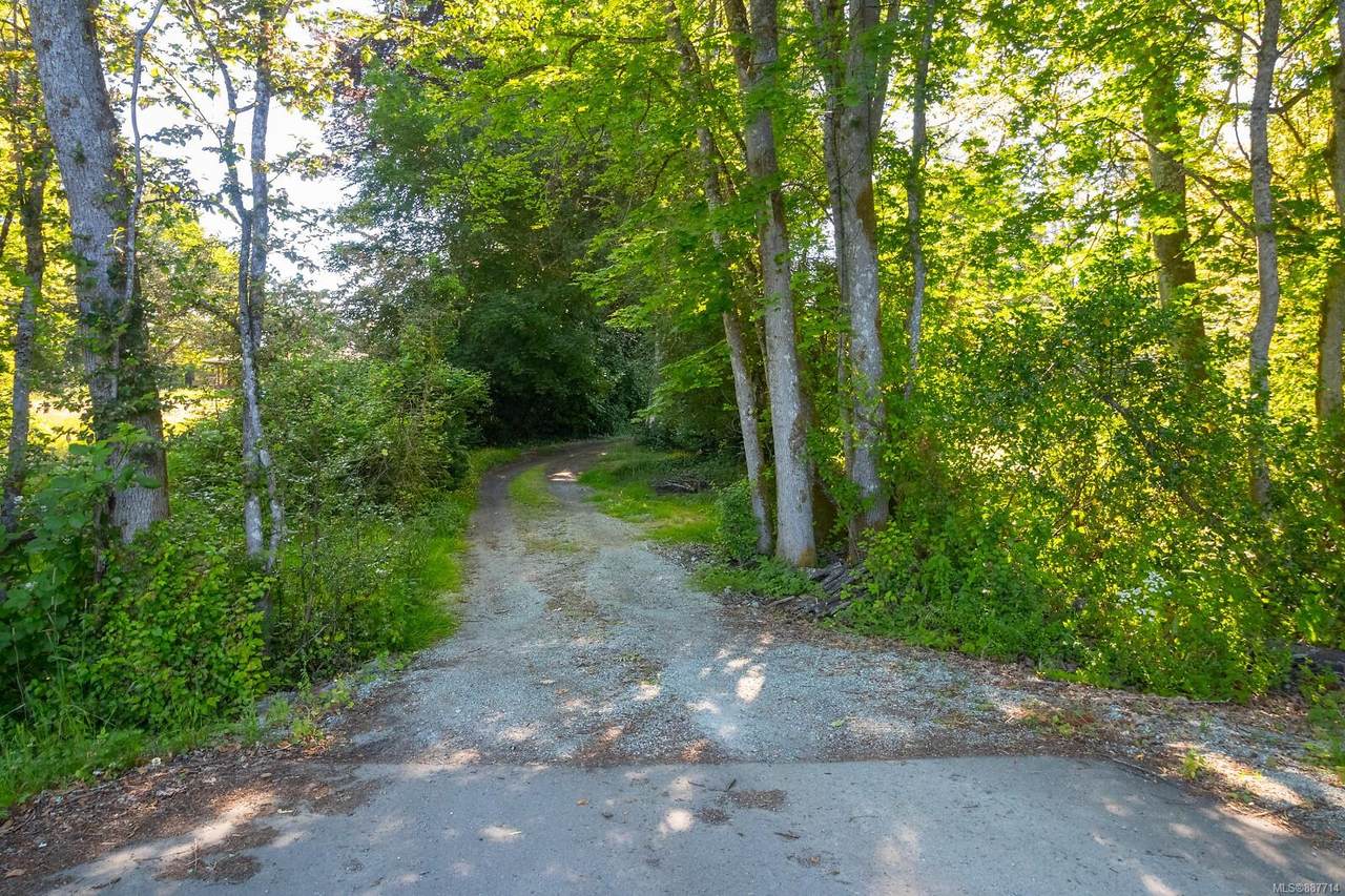 9149 West Saanich Rd - Photo 1