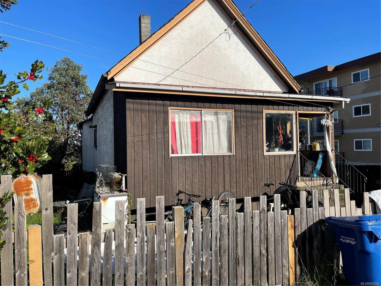 674 Farquhar St - Photo 1