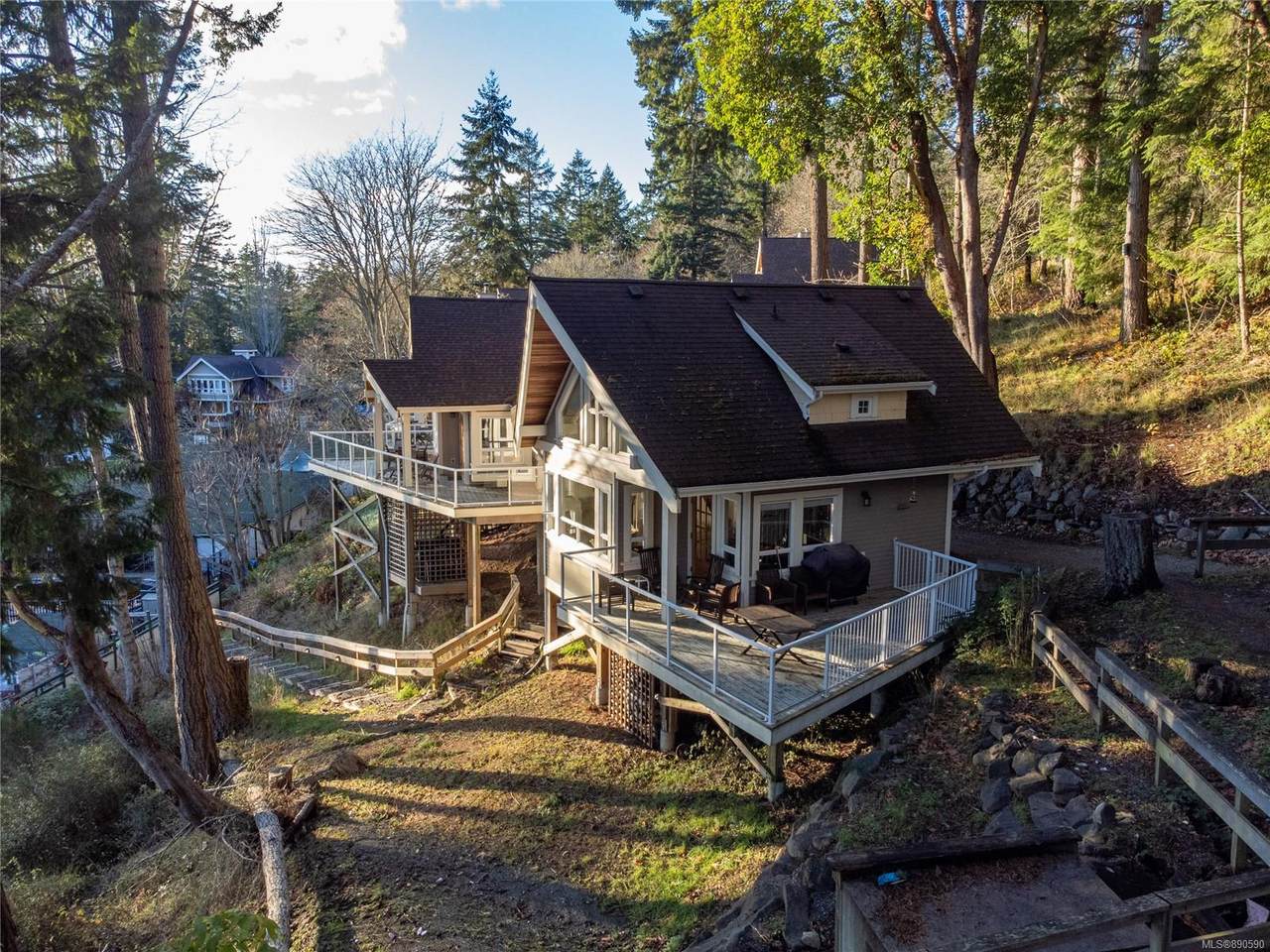 2315 Mackinnon Rd - Photo 1