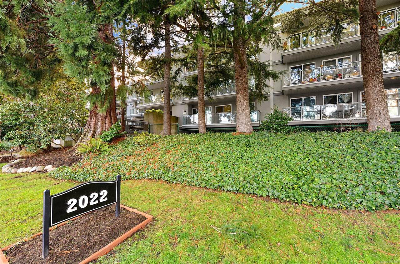 2022 Foul Bay Rd - Photo 1