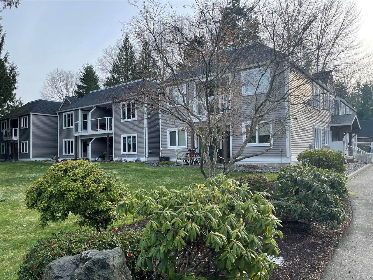 312 Village Way - Photo 1