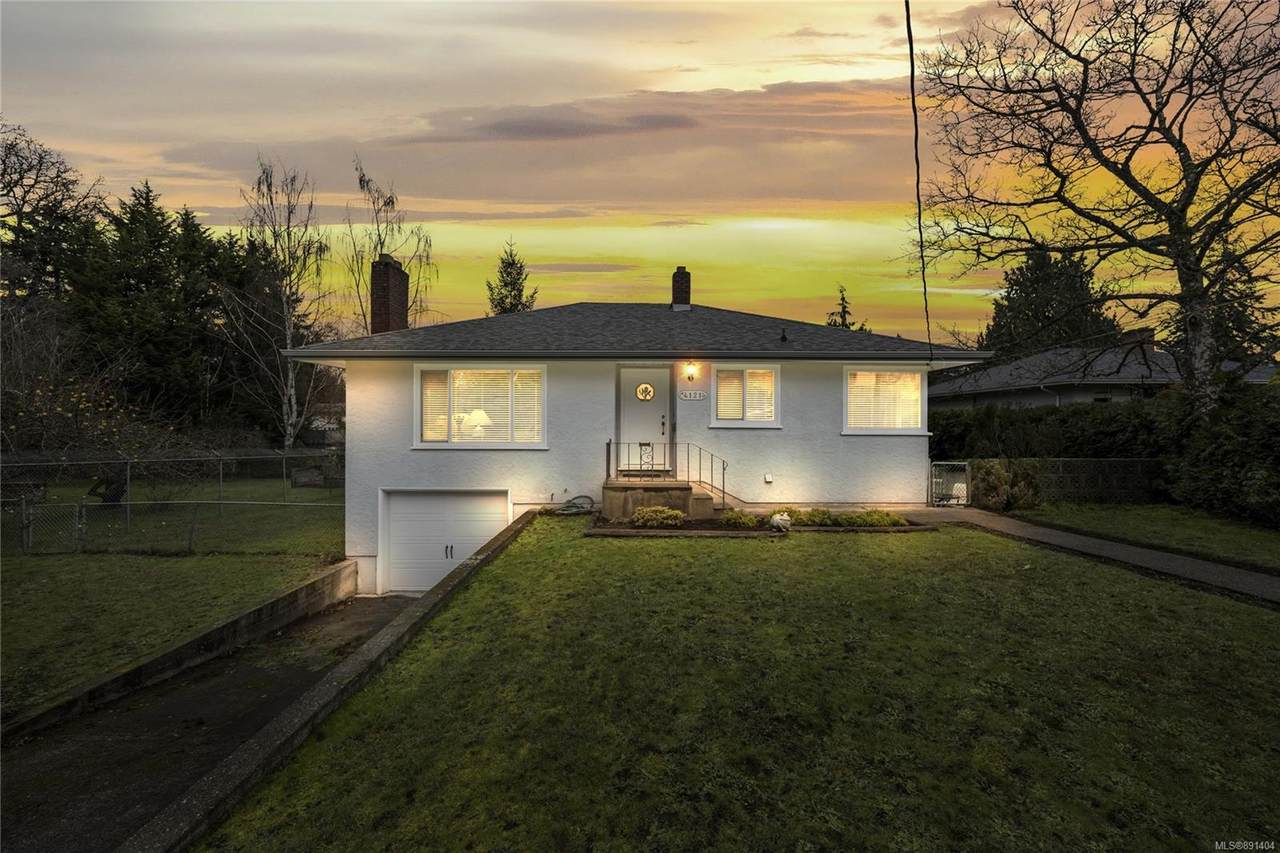 4121 Quadra St - Photo 1