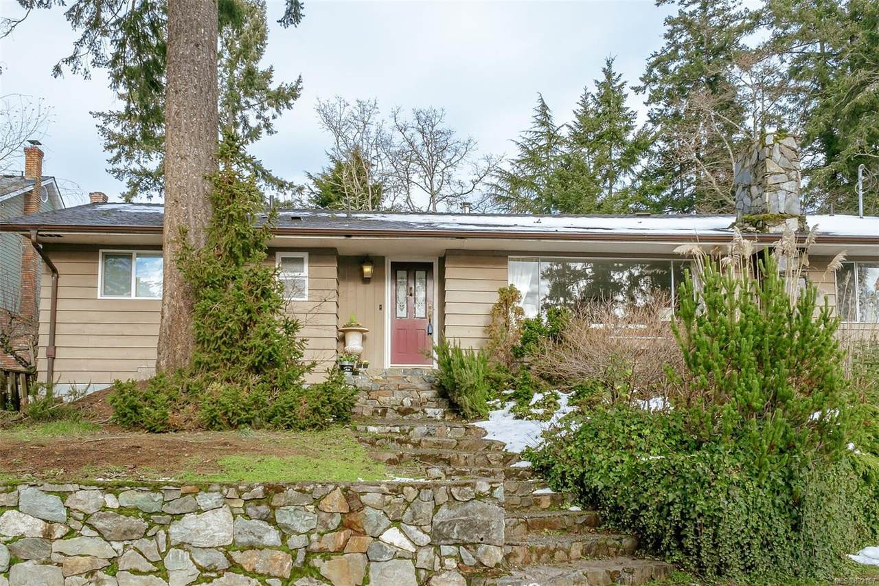 734 Lindsay St - Photo 1