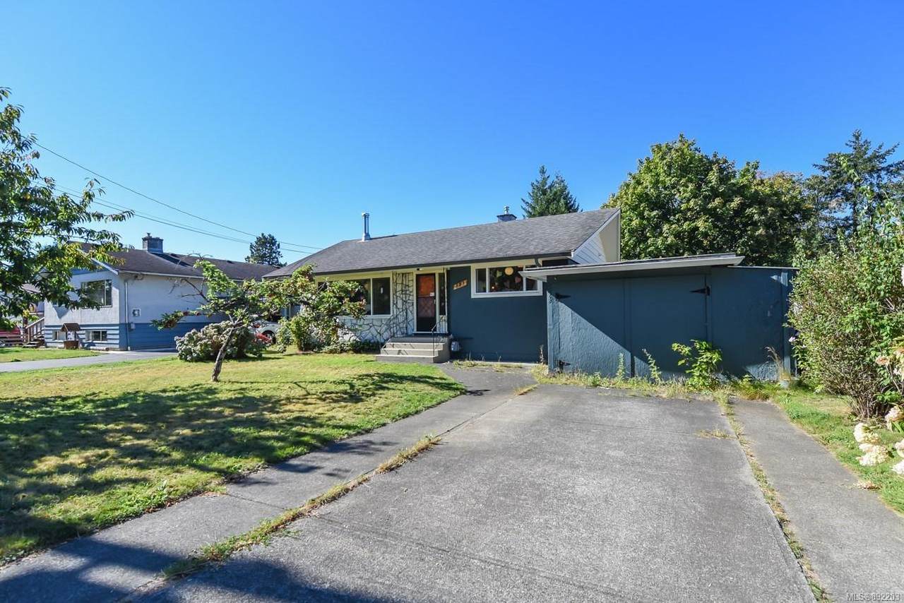 883 Stewart Ave - Photo 1