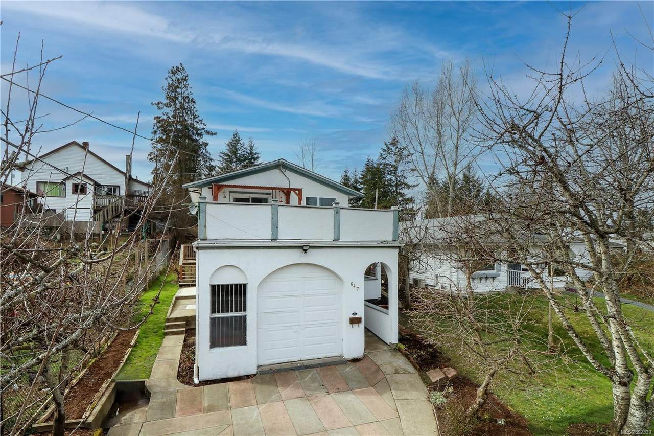 647 Park Ave - Photo 1