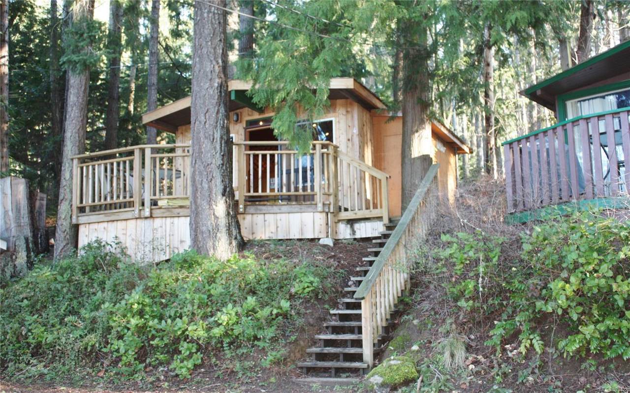 1136 North End Rd - Photo 1