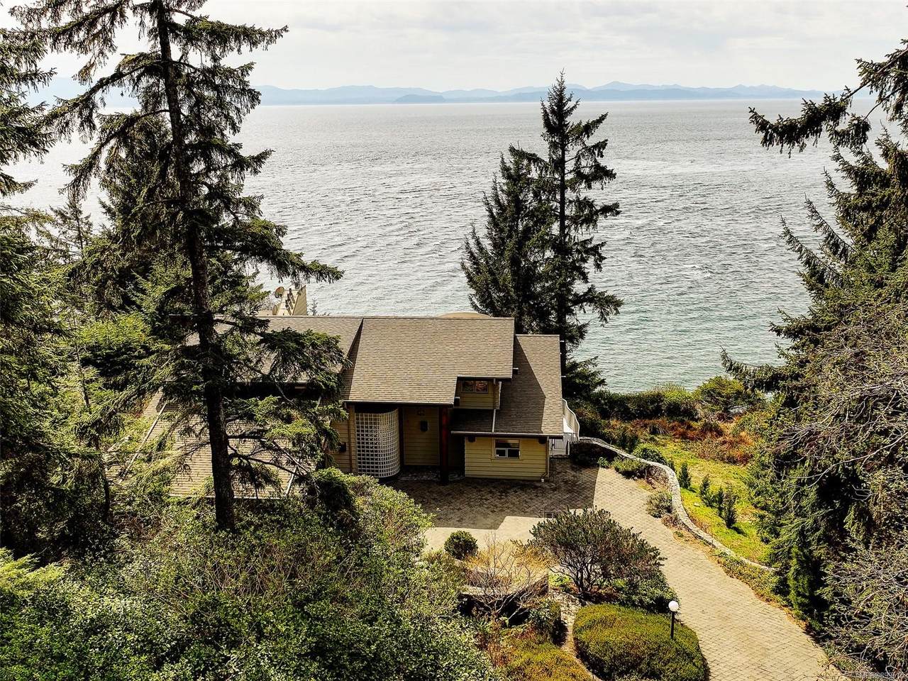 2588 Seaside Dr - Photo 1