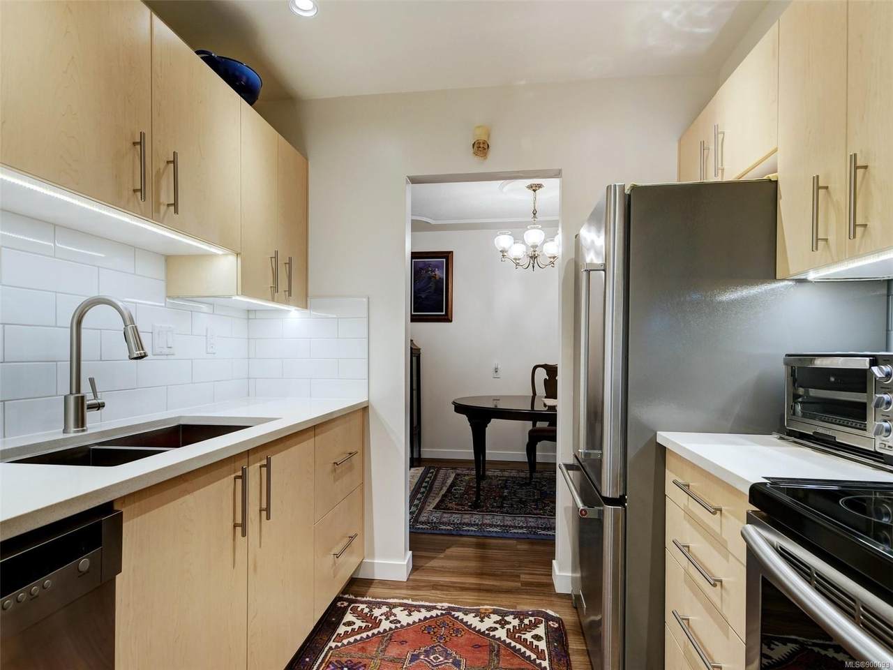 545 Rithet St - Photo 1