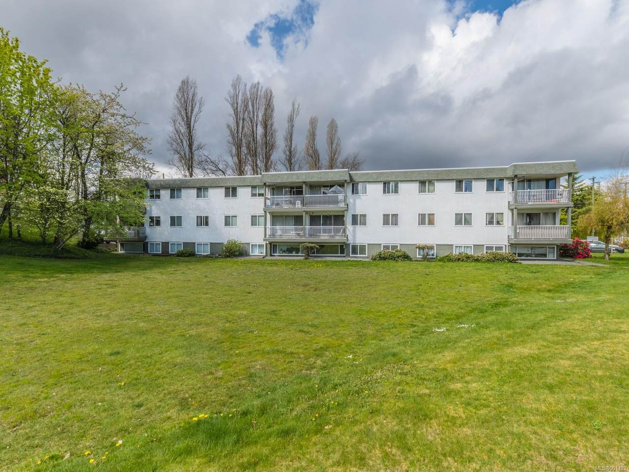 1097 Bowen Rd - Photo 1