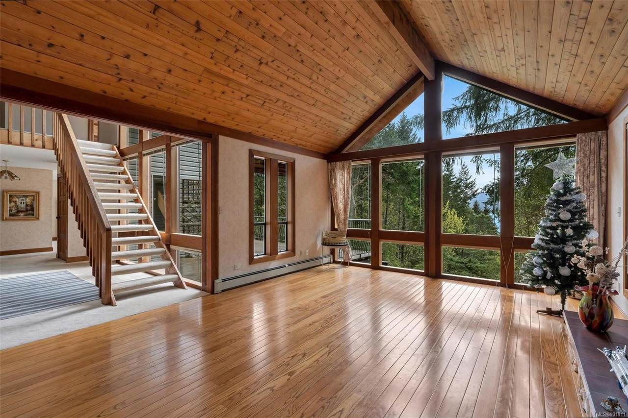 1818 Wooden Rd - Photo 1