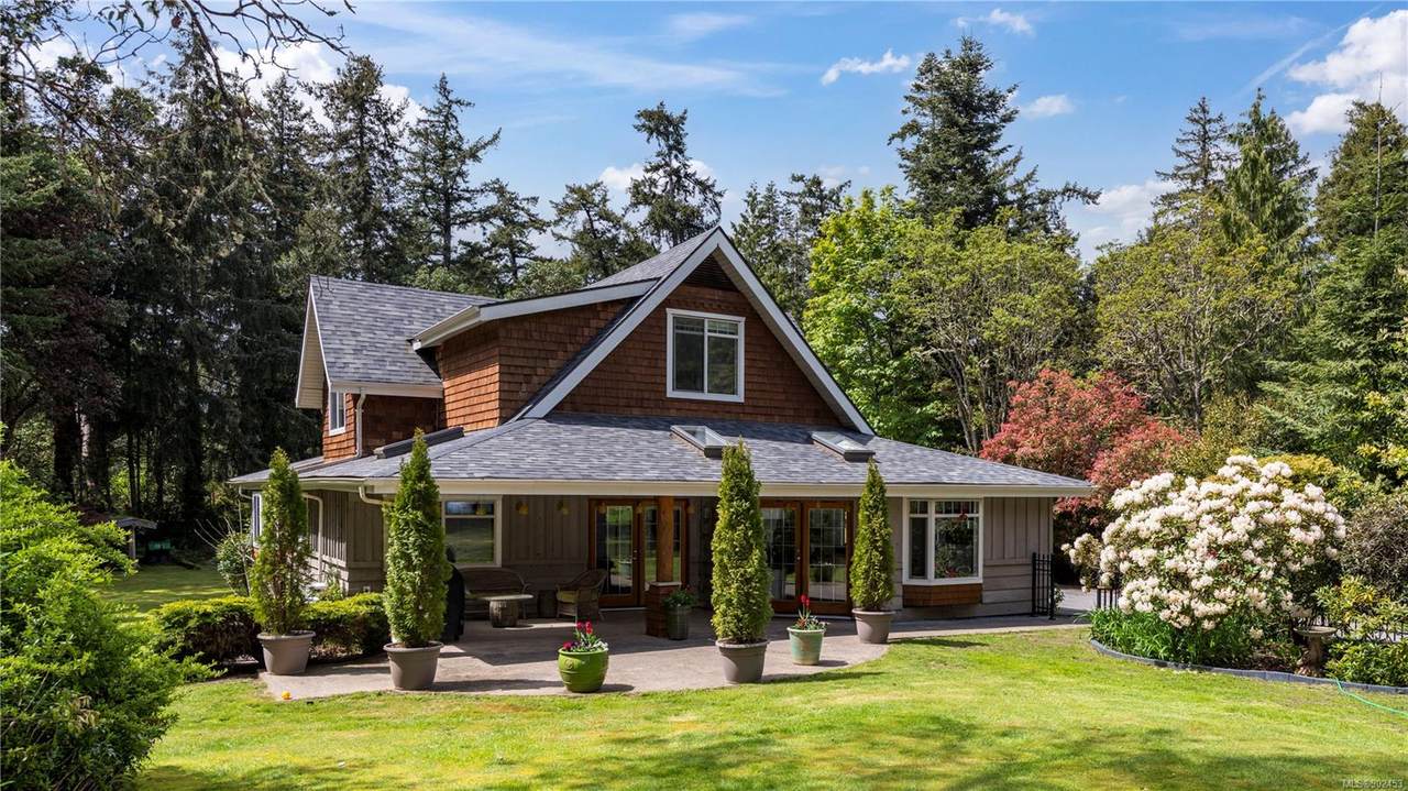 8224 West Saanich Rd - Photo 1