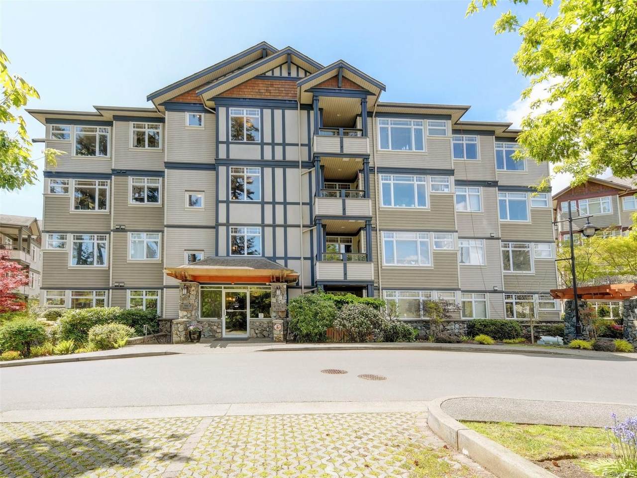 1115 Craigflower Rd - Photo 1