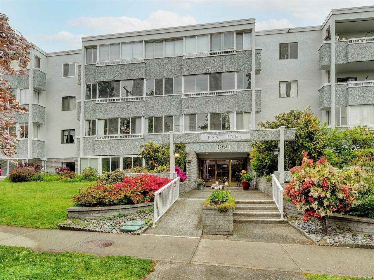 1050 Park Blvd - Photo 1