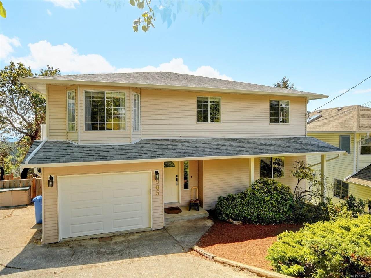905 Columbus Pl - Photo 1