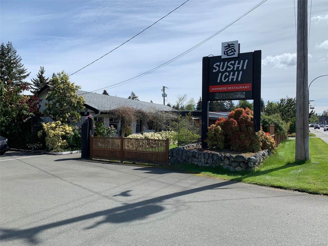 541 Island Hwy - Photo 1