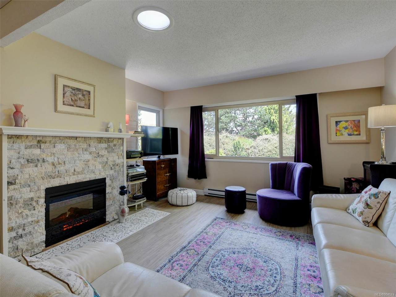 7768 East Saanich Rd - Photo 1