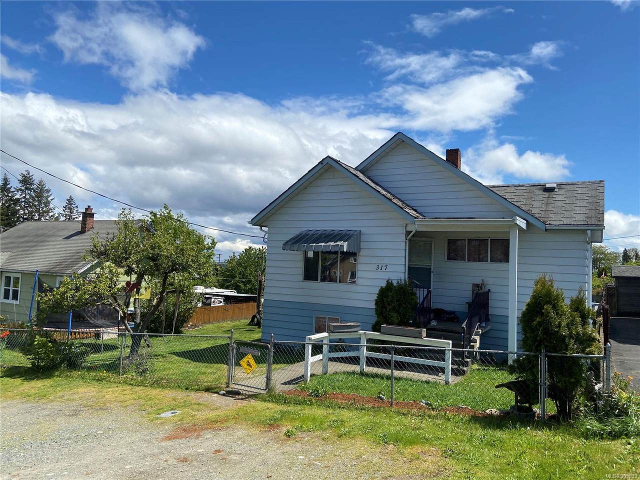 317 Roberts St - Photo 1