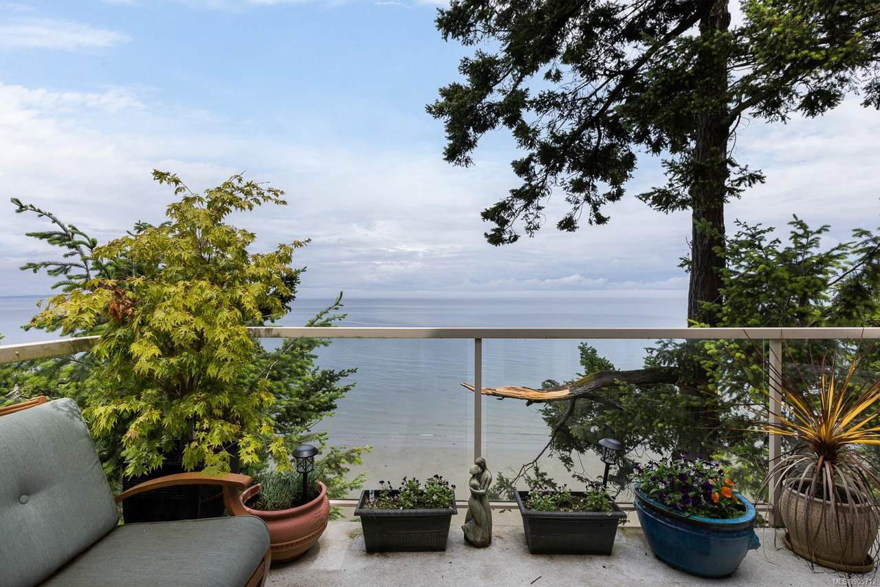 4771 Cordova Bay Rd - Photo 1