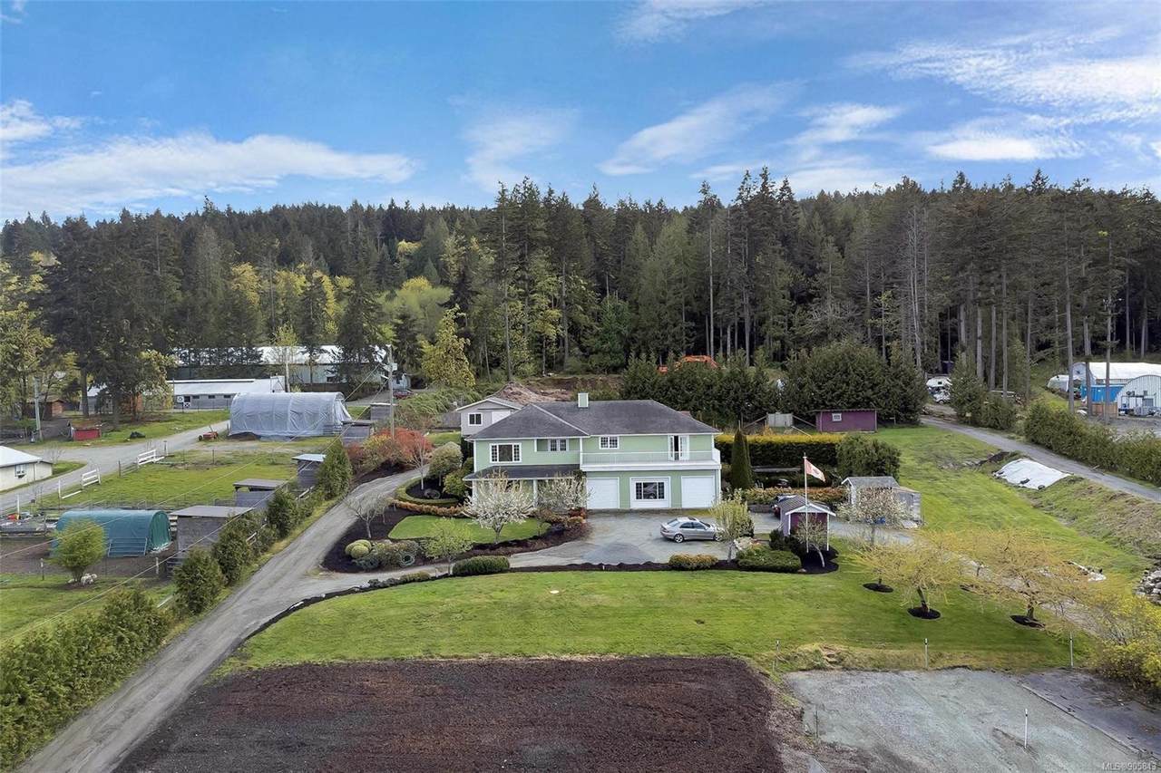 1395 Mctavish Rd - Photo 1