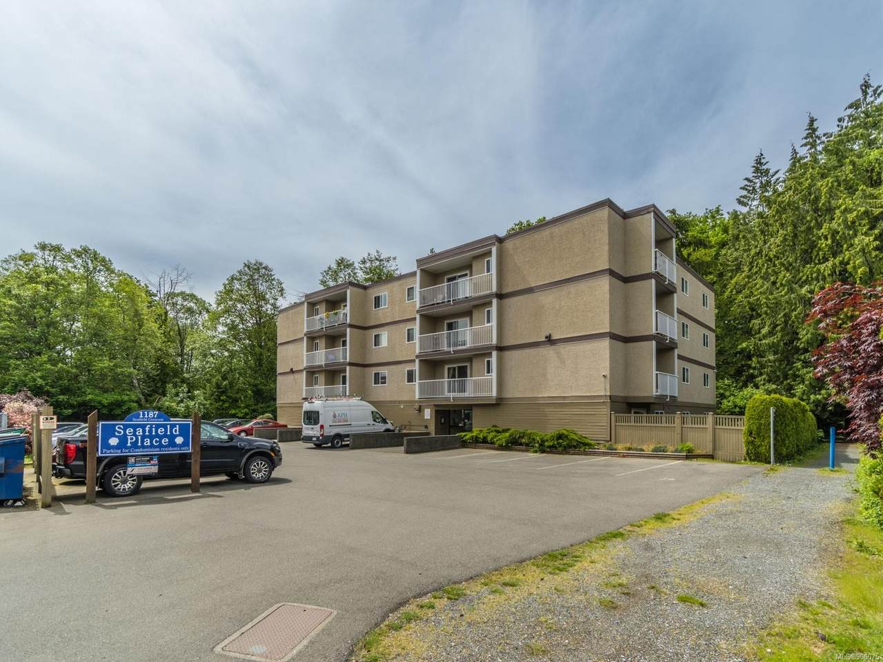1187 Seafield Cres - Photo 1