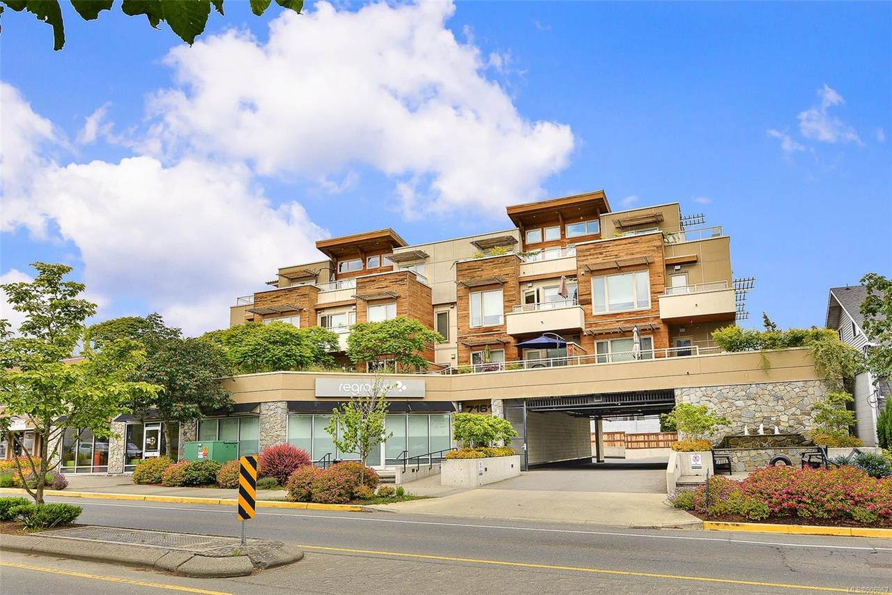 7161 West Saanich Rd - Photo 1