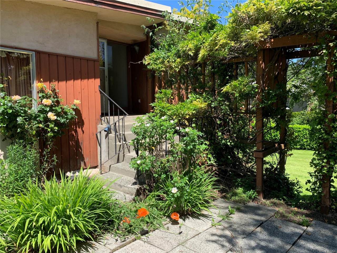 4354 Woodcrest Pl - Photo 1