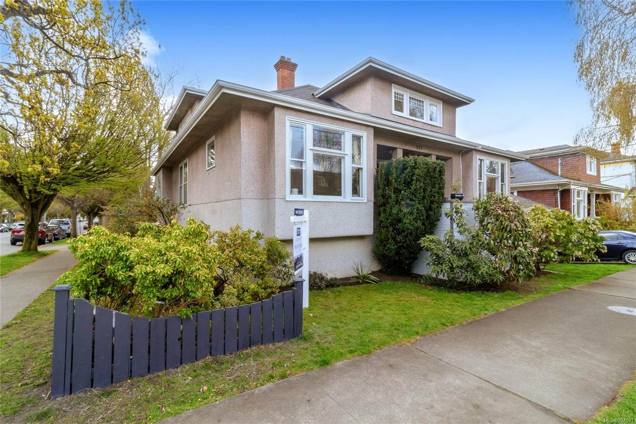 321 Montreal St - Photo 1