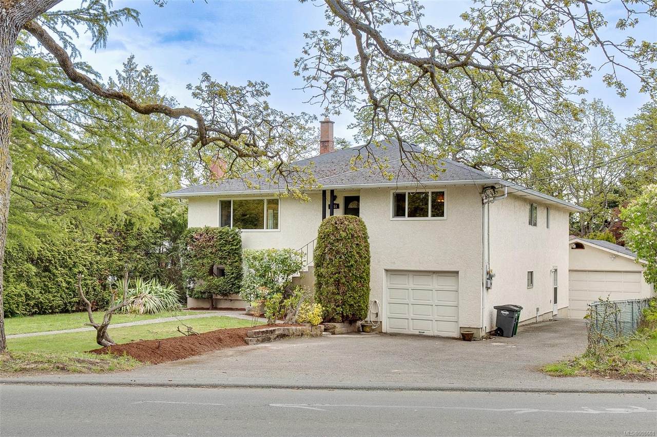 3351 Maplewood Rd - Photo 1