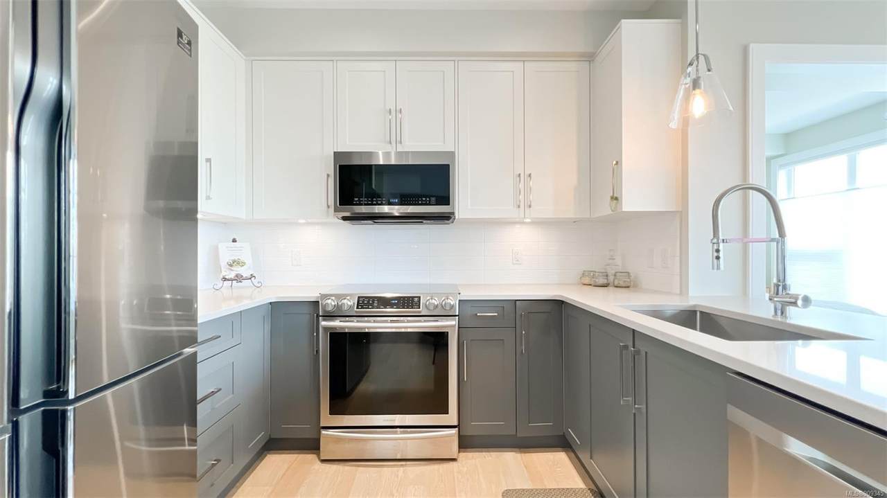 2526 Bevan Ave - Photo 1