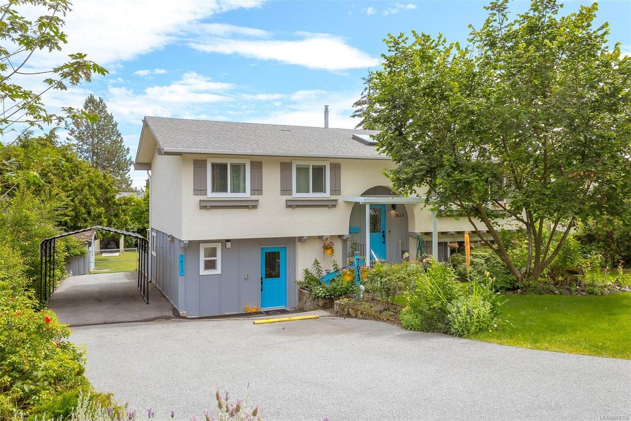 7613 East Saanich Rd - Photo 1