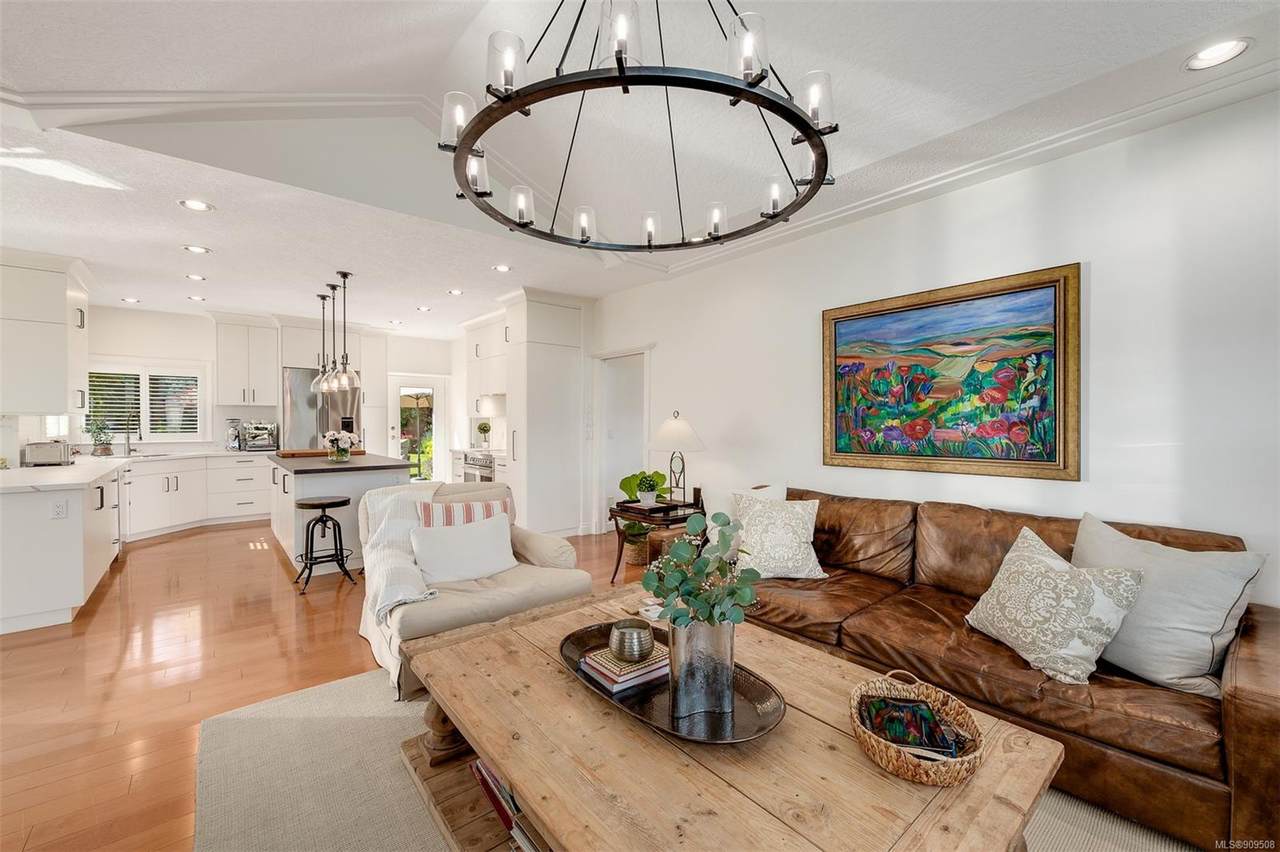 868 Dalewood Lane - Photo 1