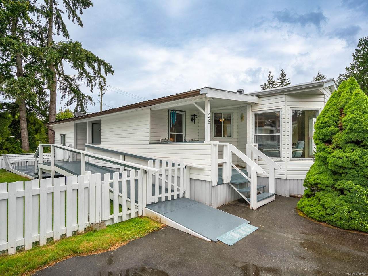 61 Twelfth St - Photo 1