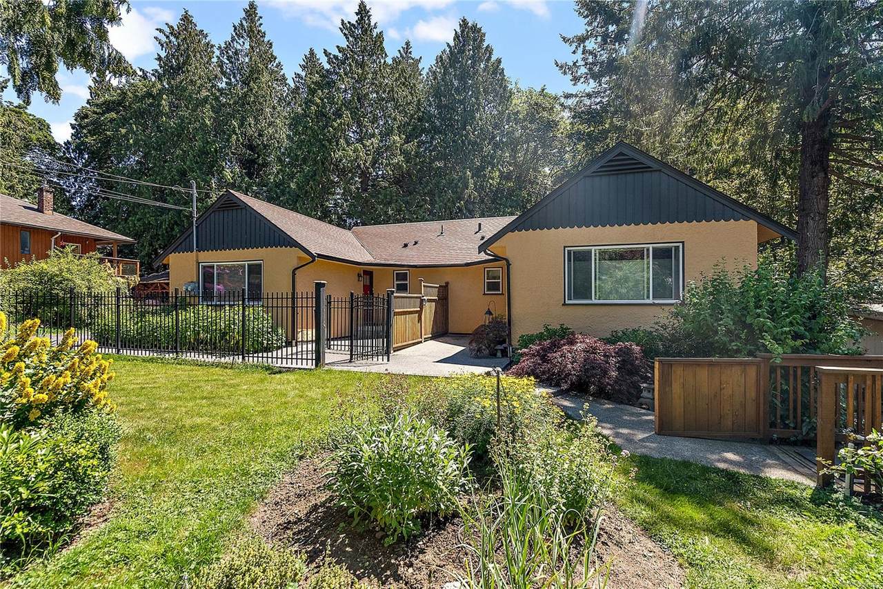1013 Sluggett Rd - Photo 1
