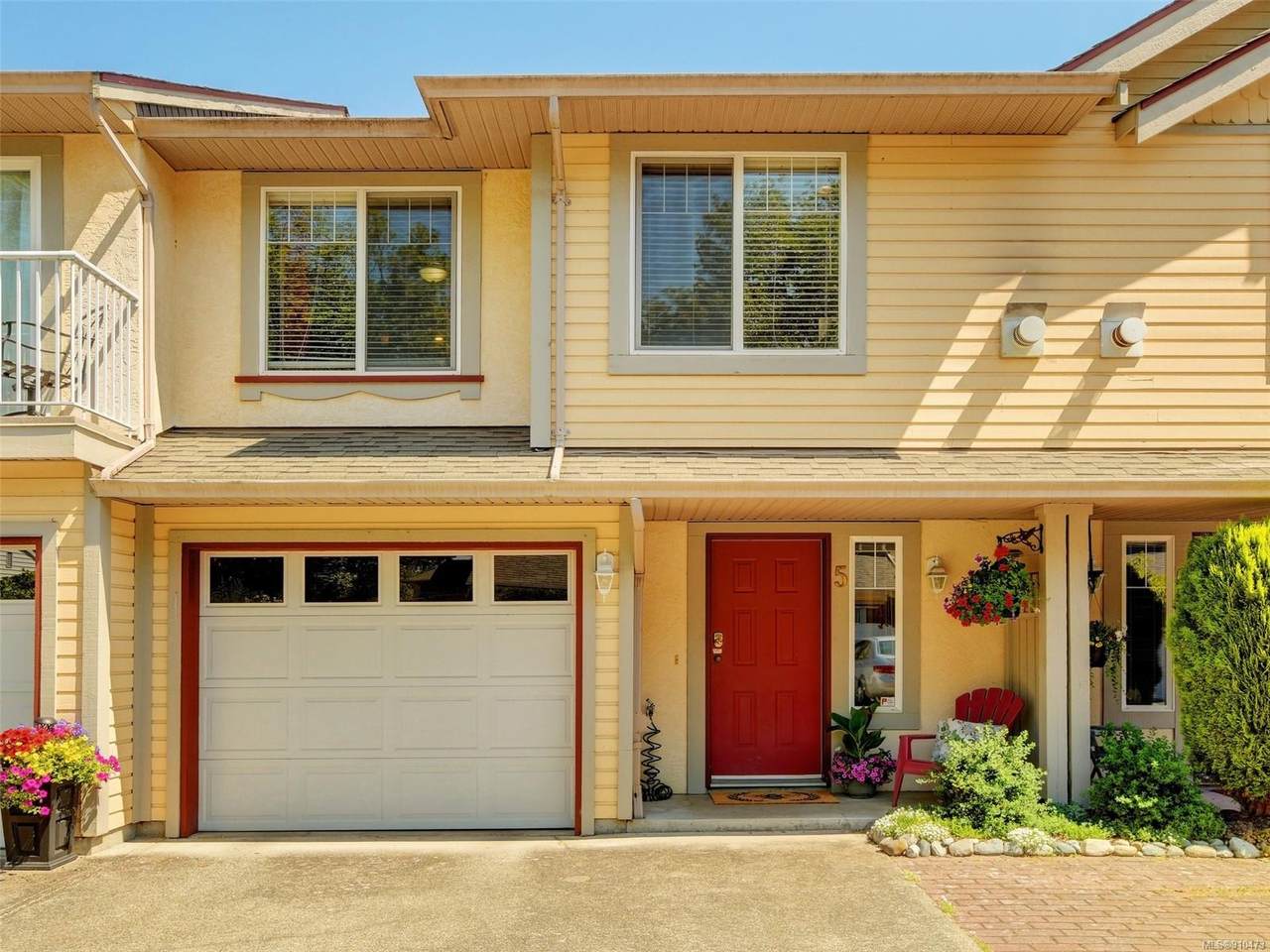 2715 Shelbourne St - Photo 1