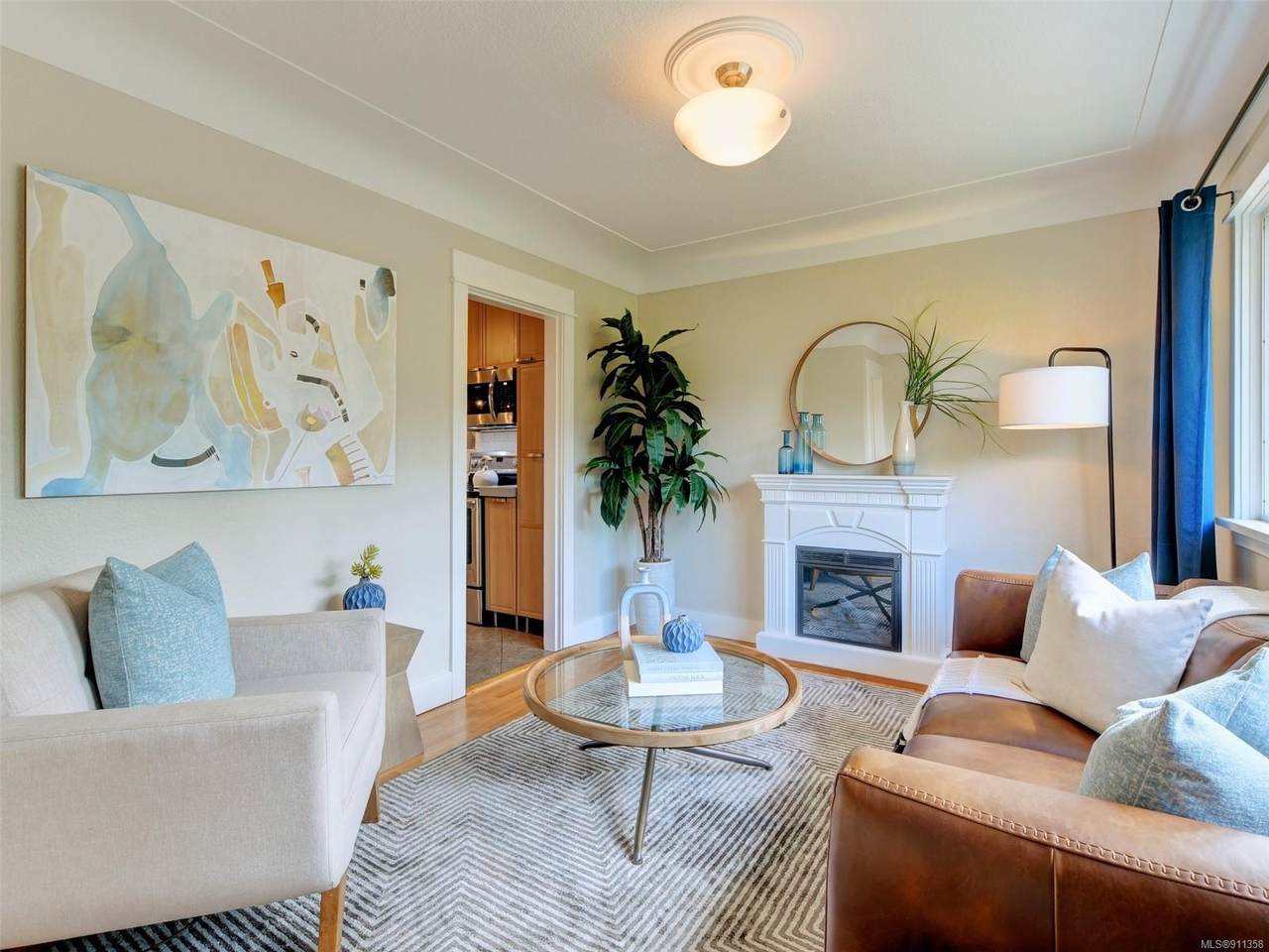 558 Whiteside St - Photo 1